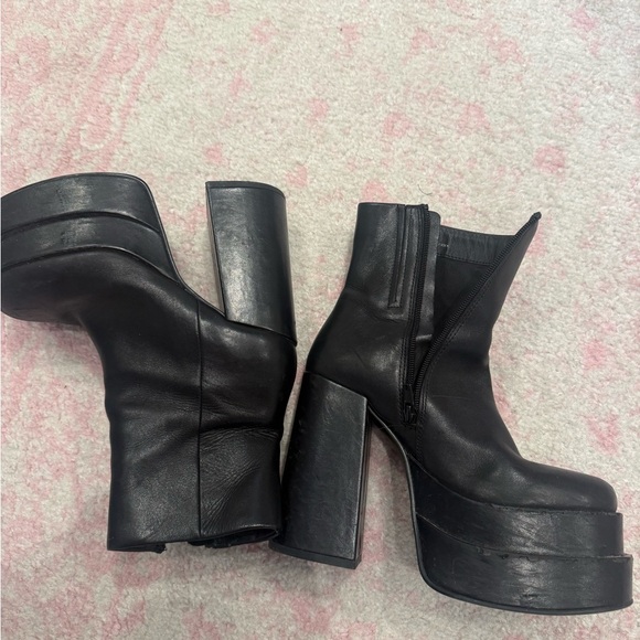Steve Madden Black Platform Boots - Picture 5 of 5